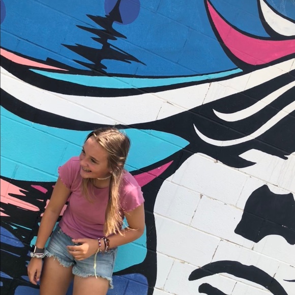 Meet your Posher, Ally - Picture 6 of 8